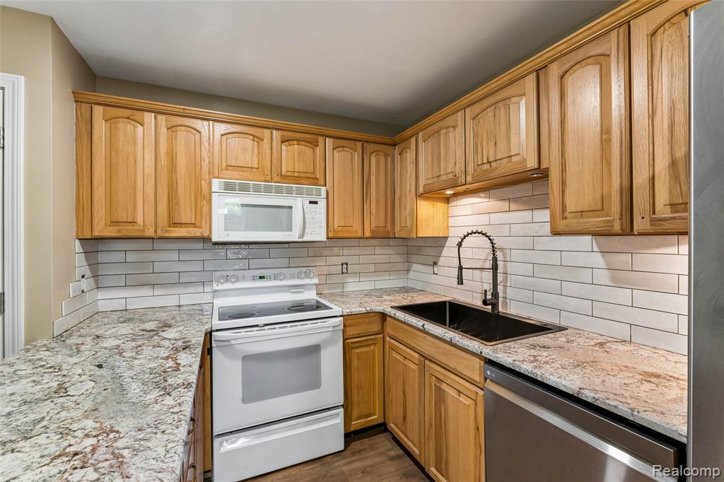 5327 Olde Saybrooke Road, Grand Blanc, MI 48439 — Photo 10