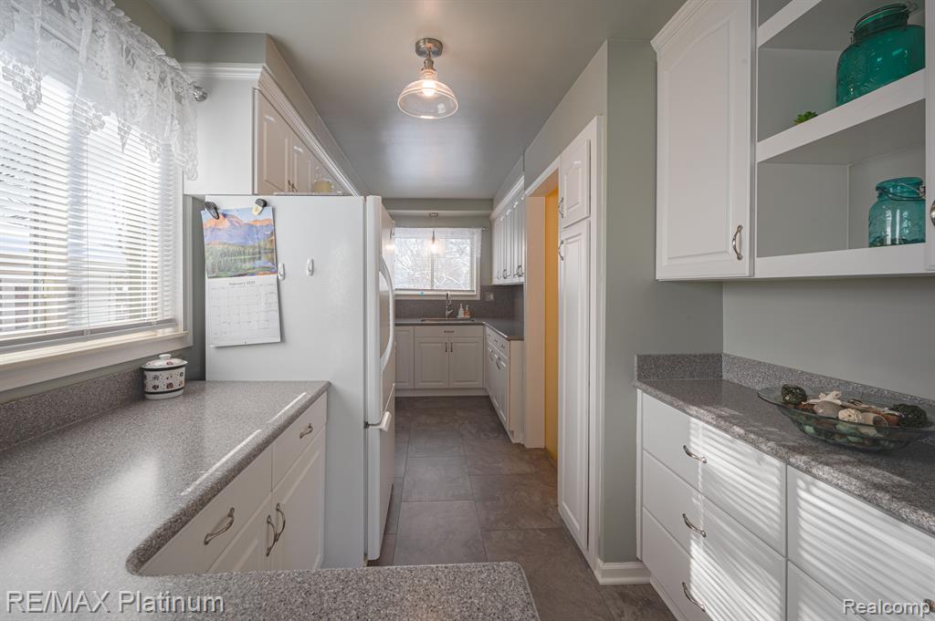 710 MANORDALE Court, Milford, MI 48381 — Photo 18