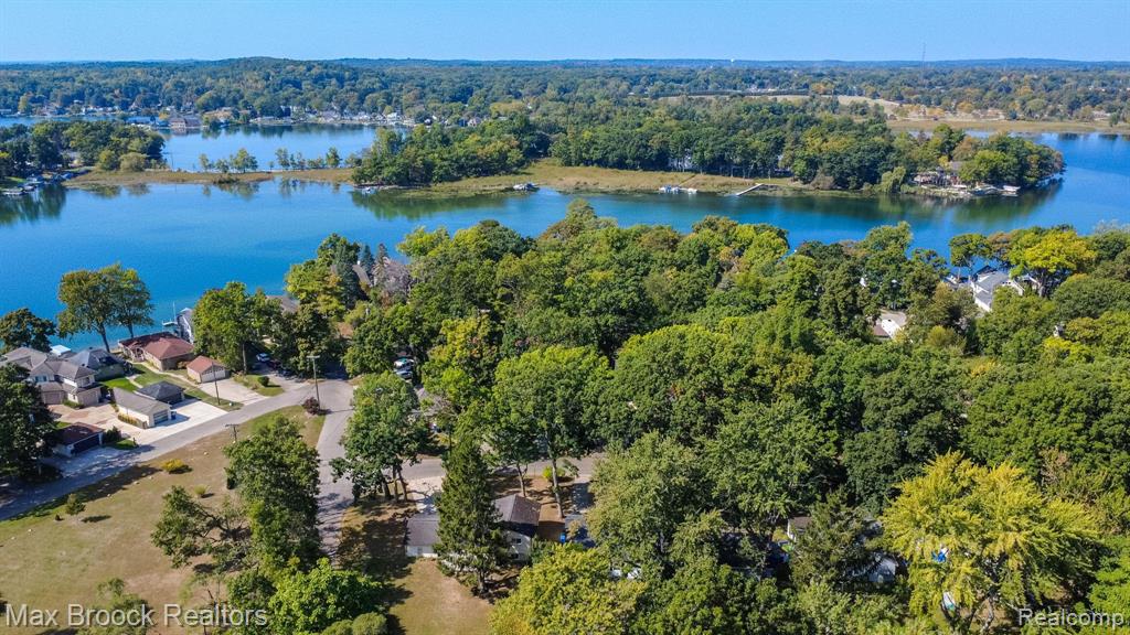4120 Lotus Drive, Waterford, MI 48329 — Photo 41