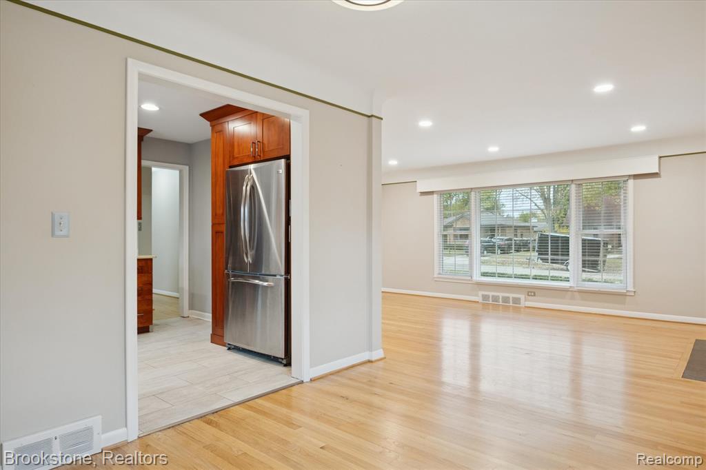16951 Locherbie Avenue, Beverly Hills, MI 48025 — Photo 13