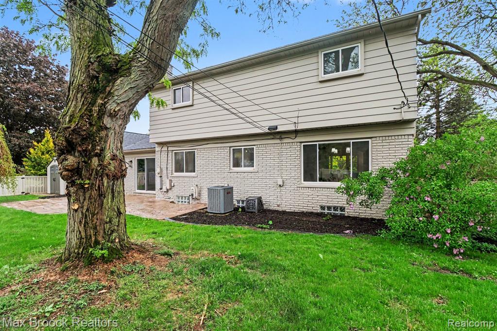 2808 Donegal Drive, Troy, MI 48098 — Photo 32