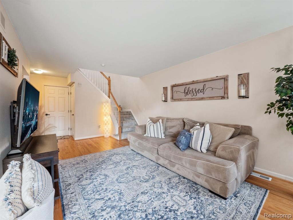 4081 HUNTERS Circle E, Canton, MI 48188 — Photo 9
