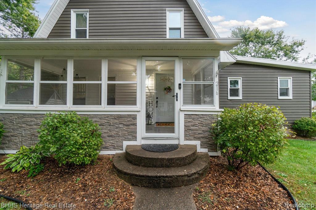216 N SUMMIT, Webberville, MI 48892 — Photo 4