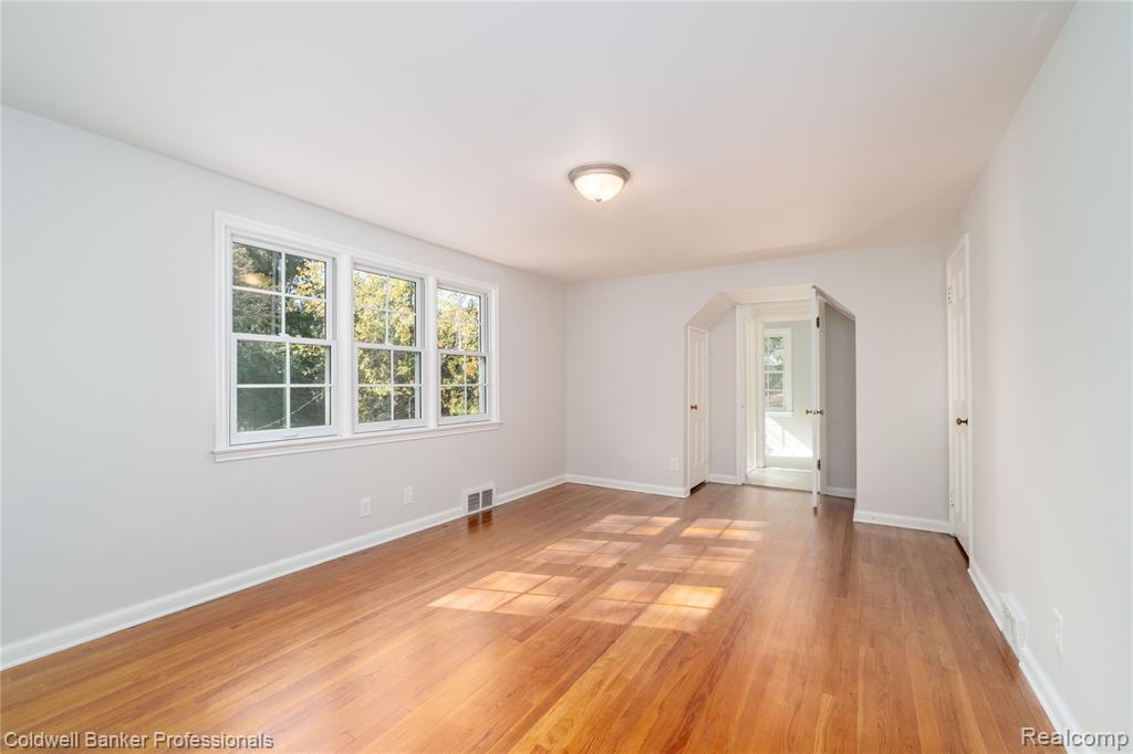 499 Sunningdale Drive, Grosse Pointe Woods, MI 48236 — Photo 30