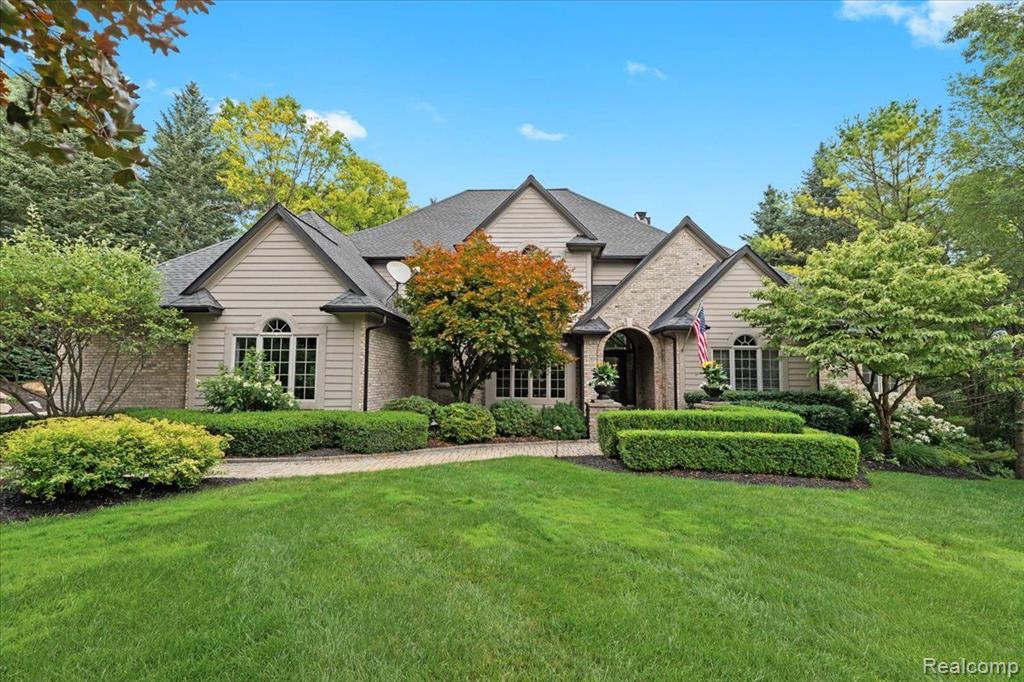 6246 Windemere Point, Brighton, MI 48116 — front exterior