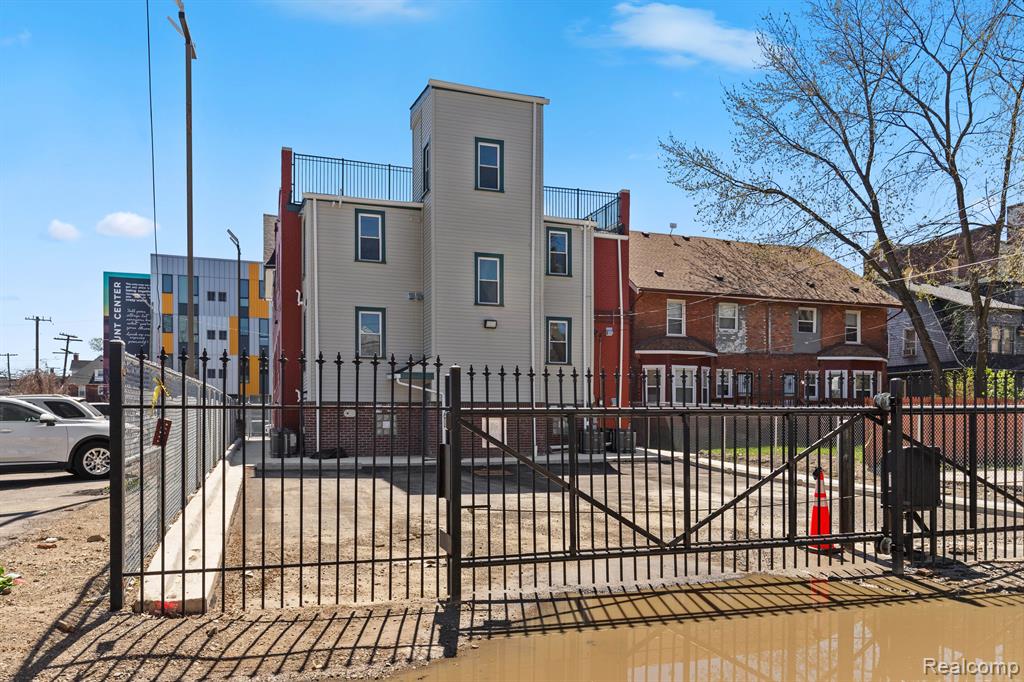 70 Clairmount Ave, Detroit, MI 48202 — Photo 16