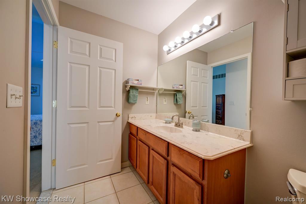 1074 ANDOVER Circle, Commerce Twp, MI 48390 — Photo 30