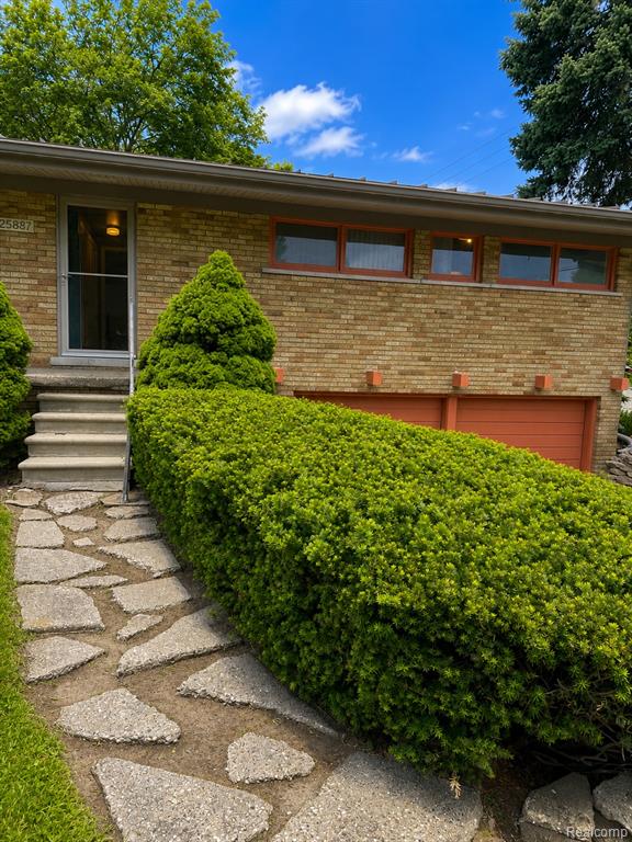 25887 Curie Avenue, Warren, MI 48091