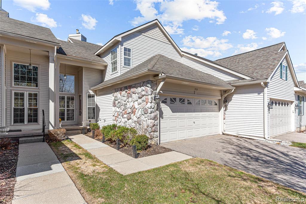 1033 Calpernia, Wixom, MI — Photo 39
