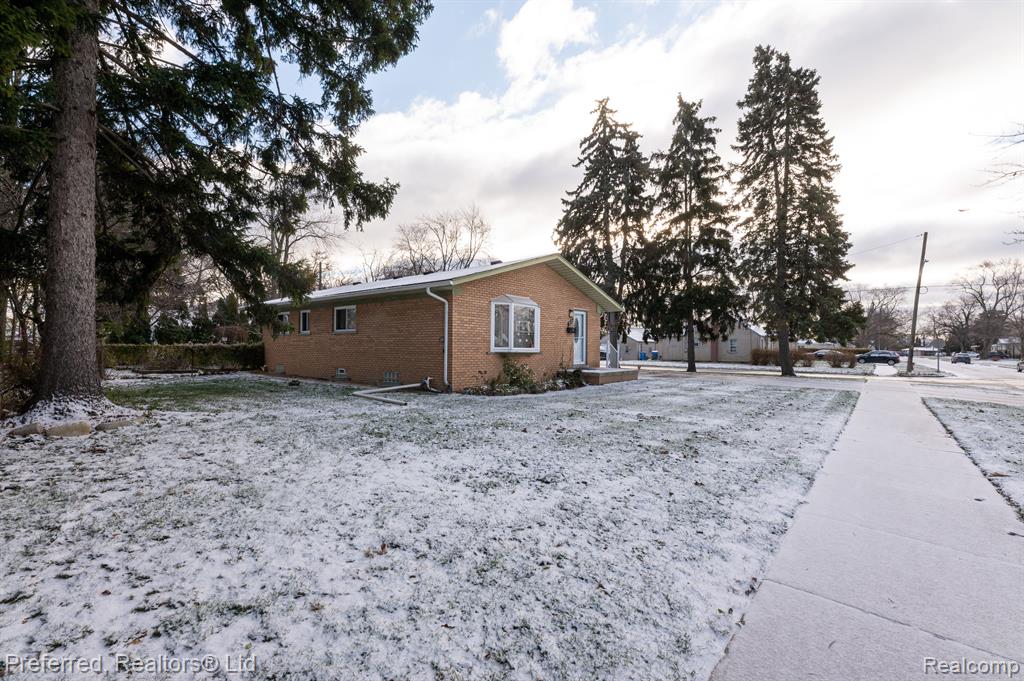4565 UNIVERSAL Street, Dearborn Heights, MI 48125 — Photo 2