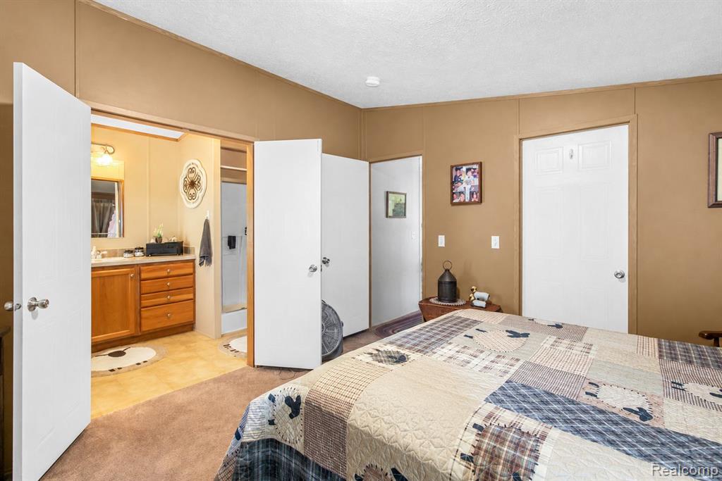 29311 Hidden River Drive, Gibraltar, MI — Photo 11