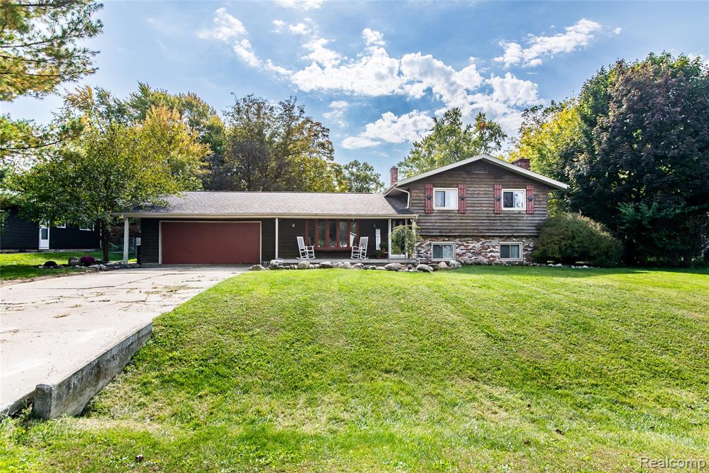 2129 Blackthorn Drive, Burton, MI 48509