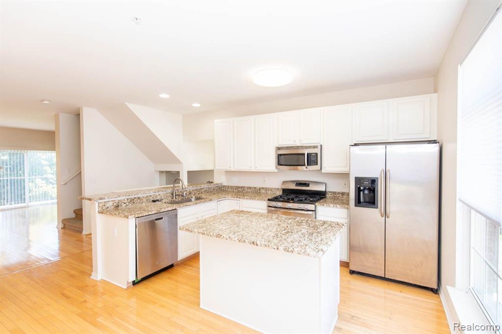 475 CHERRY ORCHARD Road, Canton, MI 48188 — Photo 12