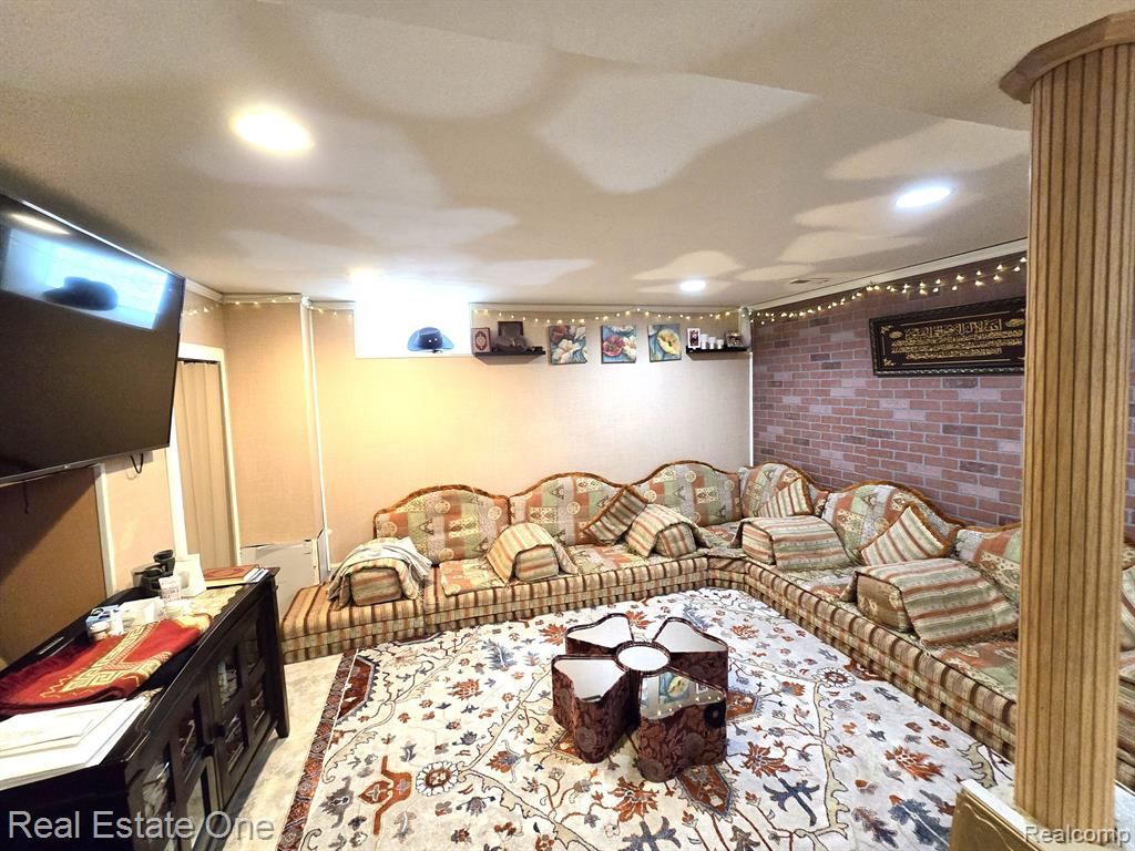6624 MAPLE Street, Dearborn, MI 48126 — Photo 17