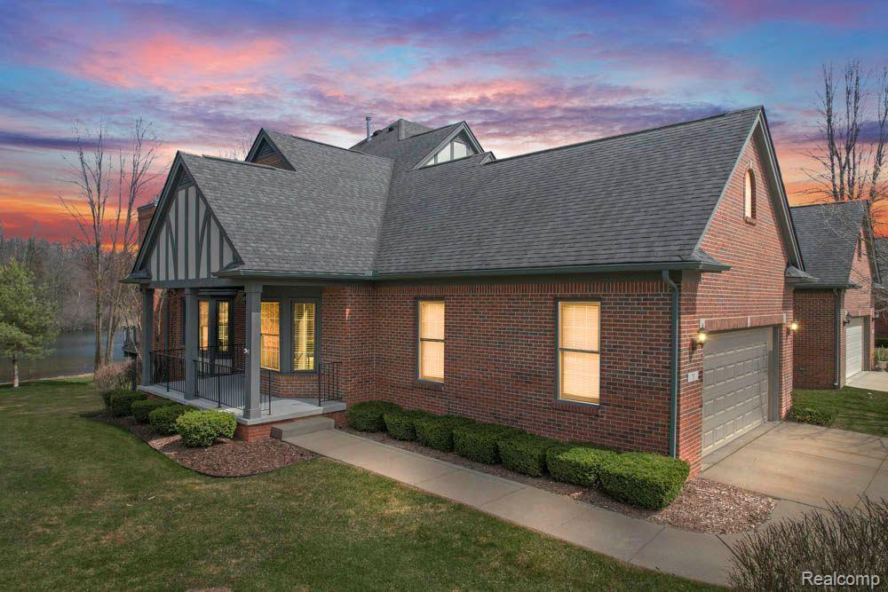 71 BURNIAH Lane, Lake Orion, MI 48362 — front exterior