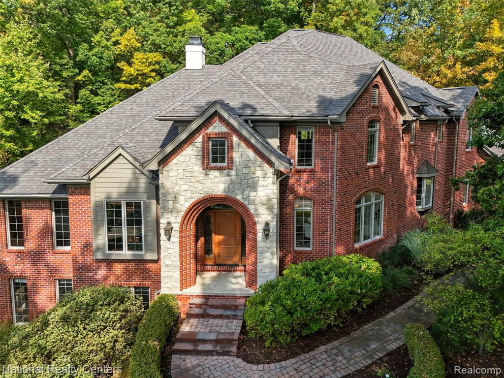 5010 Forest Valley Drive, Clarkston, MI 48348 — front exterior