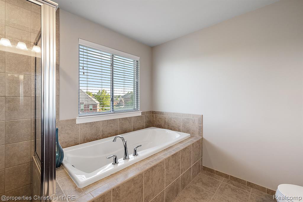 61171 SADDLECREEK Drive, South Lyon, MI 48178 — Photo 43