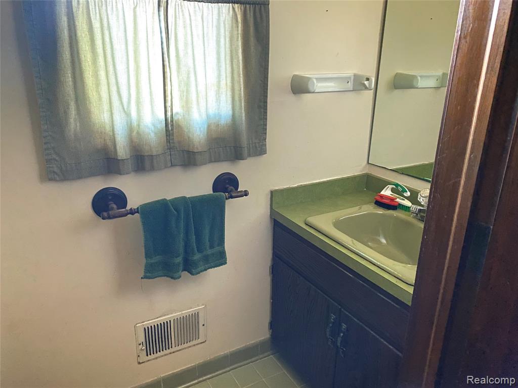5550 McKeachie Road, White Lake, MI 48383 — Photo 3