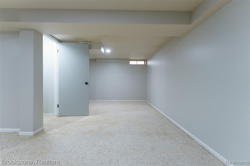 886 Whisperwood Trail, Fenton, MI 48430 — Photo 17