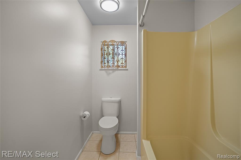 4290 Hedgethorn Circle, Burton, MI 48509 — Photo 30