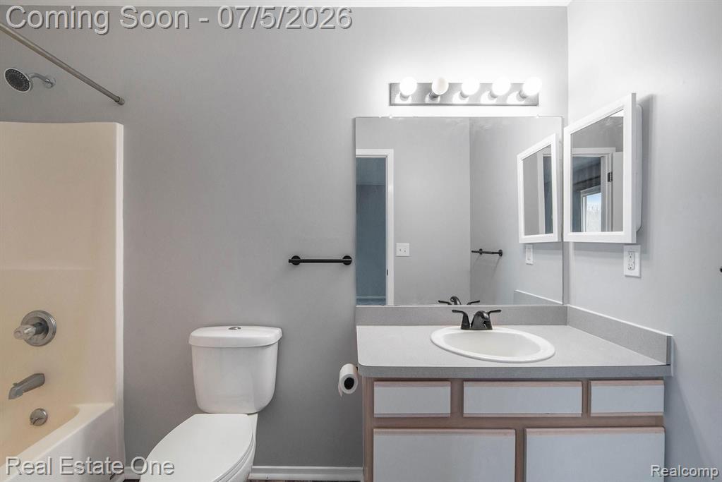 9527 GREENFIELD Court, Grand Blanc, MI 48439 — Photo 8
