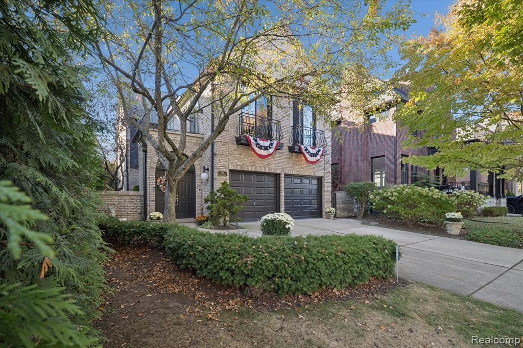 596 Henrietta Street, Birmingham, MI 48009 — Photo 2