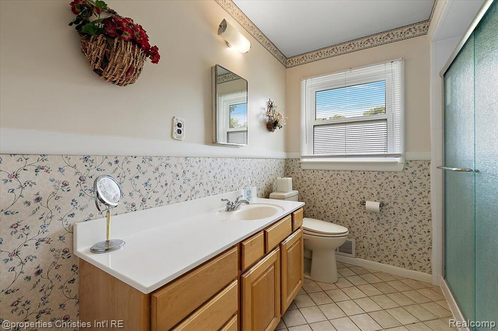 5252 Doherty Drive, West Bloomfield, MI 48323 — Photo 25