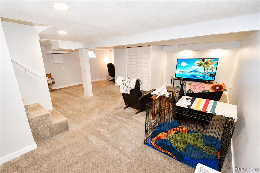 1405 Middle Road, Highland, MI — Photo 13
