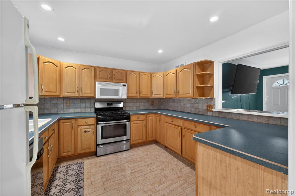 21325 Drexel Street, Clinton Twp, MI 48036 — Photo 8