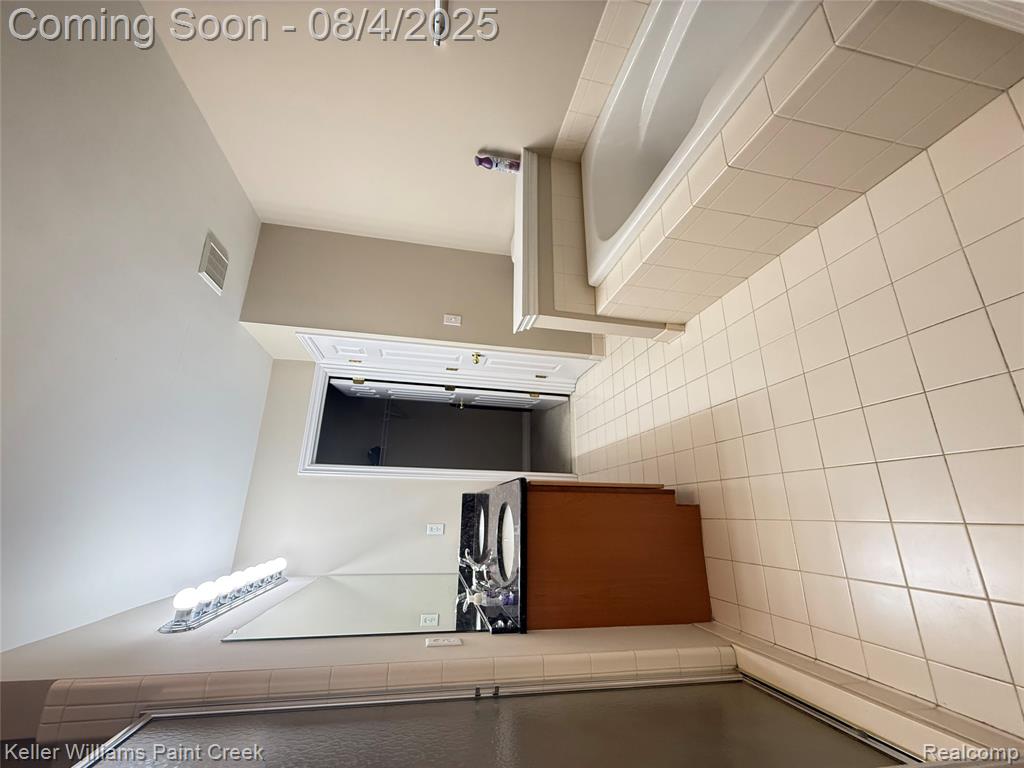5705 Hampshire Lane, Ypsilanti, MI 48197 — Photo 11