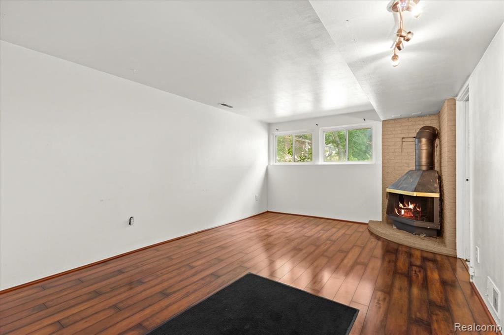 6717 Foxthorn Road, Canton, MI 48187 — Photo 4