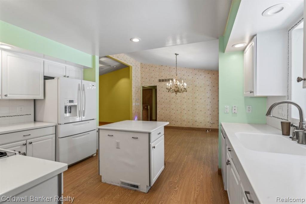 8027 EMERALD Lane W, Westland, MI — Photo 12