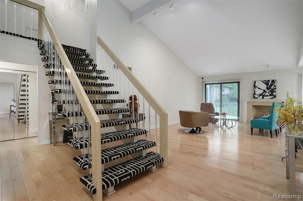 7273 Creeks Bend Court, West Bloomfield, MI — Photo 2