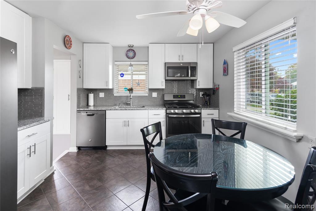 6523 N Vernon Street, Dearborn Heights, MI 48127 — Photo 5