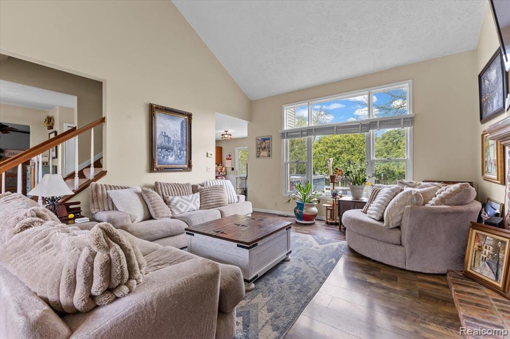 7694 Woodside Place, Waterford, MI 48327 — Photo 9