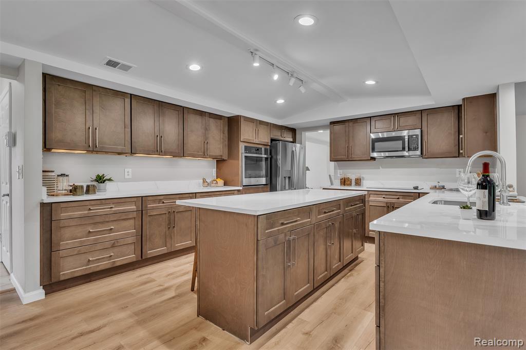 5310 Pond Bluff Drive, West Bloomfield, MI 48323 — Photo 30