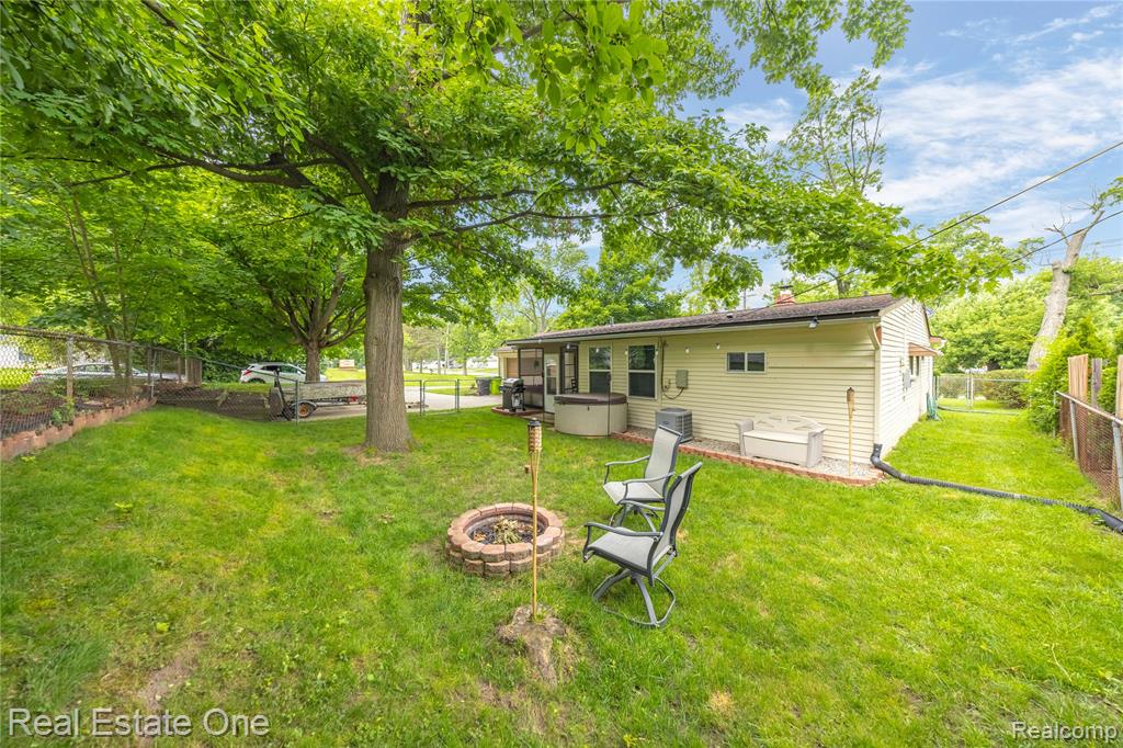7241 Richardson Road, West Bloomfield, MI 48323 — Photo 27