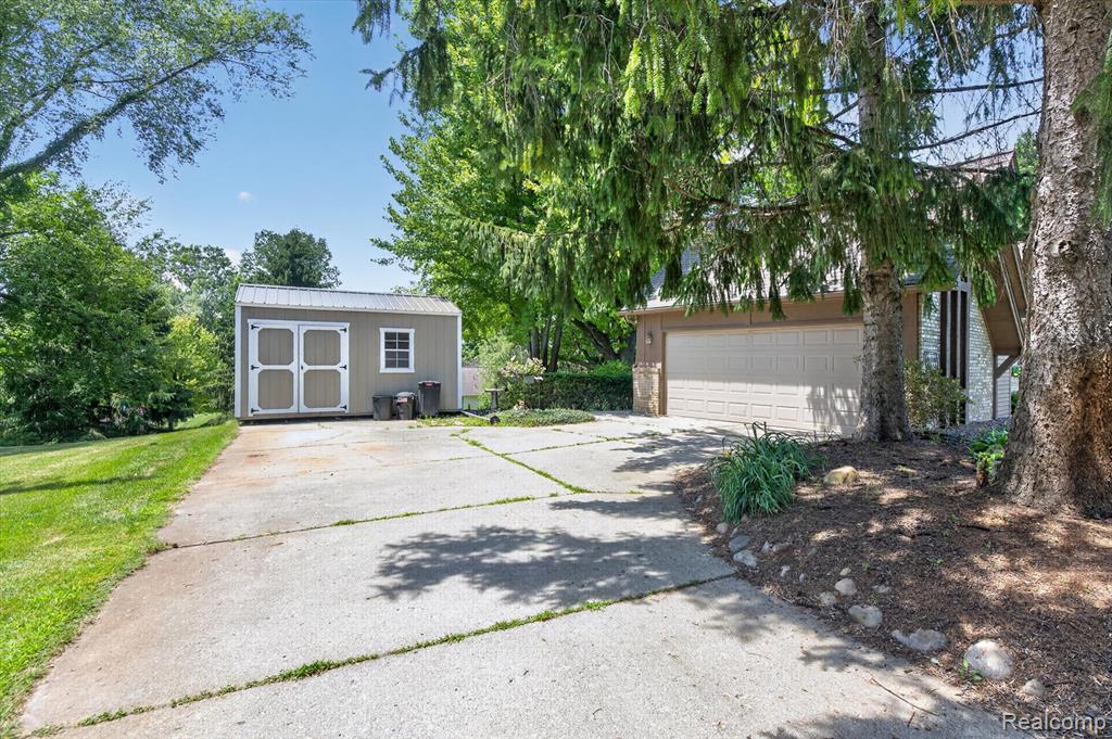9968 Timothy Lane, South Lyon, MI 48178 — Photo 57