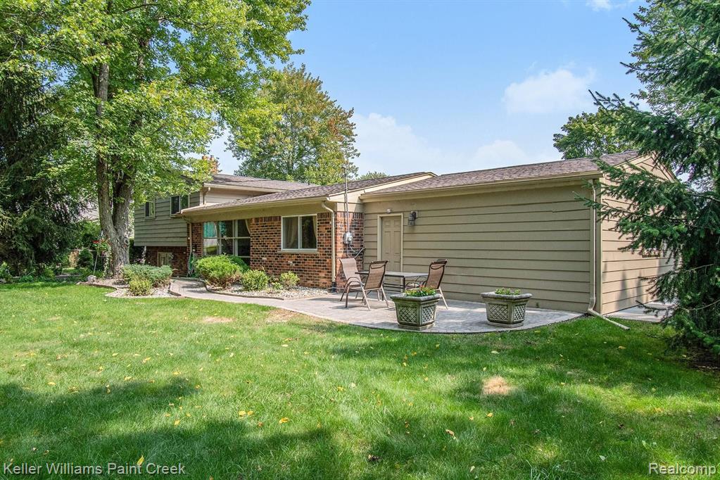 7374 WOODRIDGE Road, West Bloomfield, MI — Photo 19