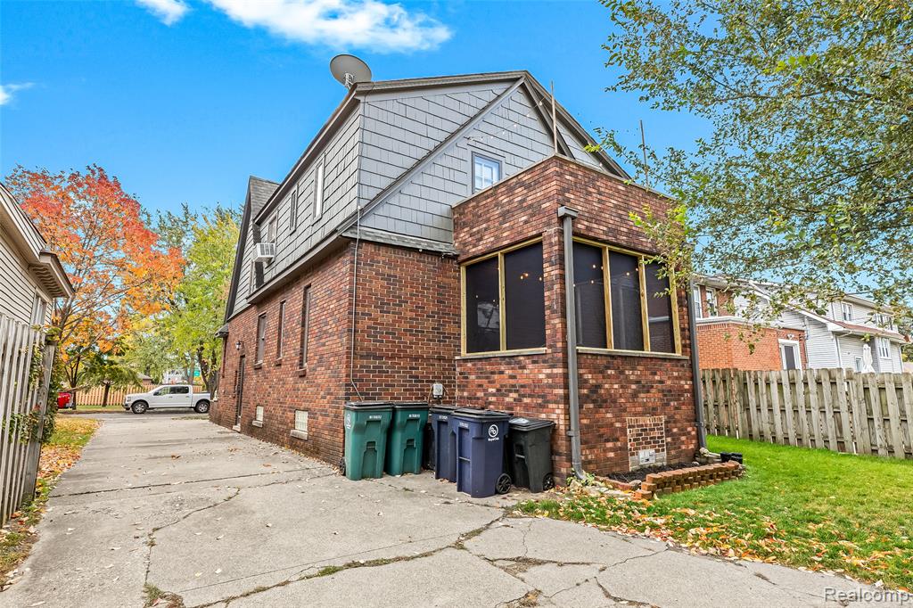 604 W Hudson Avenue, Royal Oak, MI 48067 — Photo 8