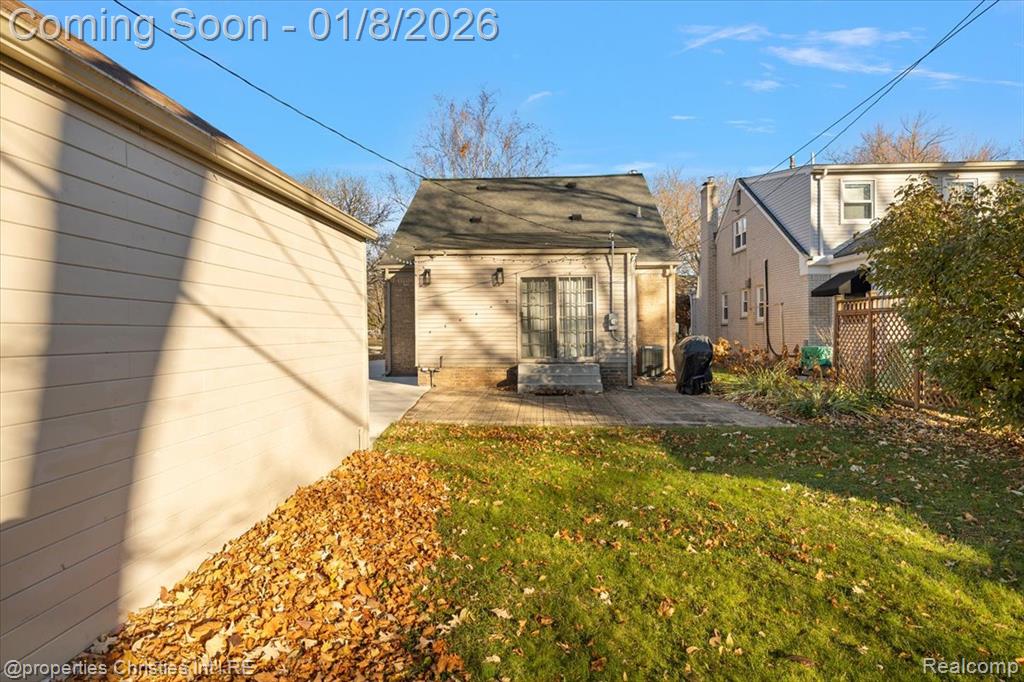 13365 Winchester Avenue, Huntington Woods, MI — Photo 45