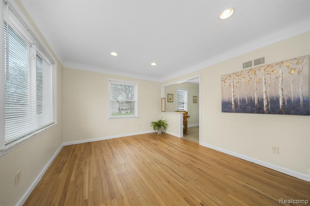 4526 TONAWANDA Avenue, Royal Oak, MI 48073 — Photo 8