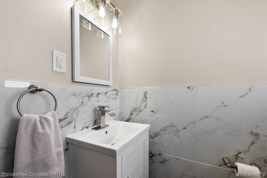816 W Baker Avenue, Clawson, MI — Photo 28