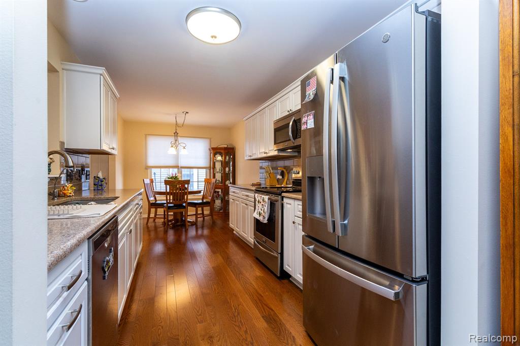 211 PIERCE LAKE Drive, Chelsea, MI 48118 — Photo 14