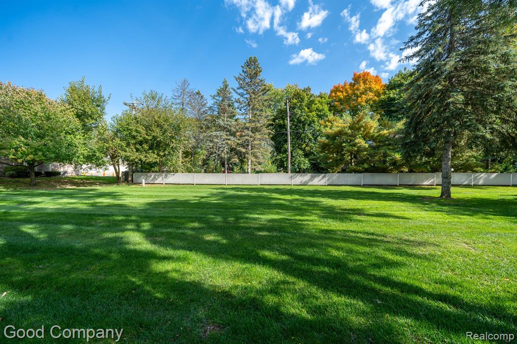 2068 Hidden Meadows Drive, unit D, Walled Lake, MI 48390 — Photo 23