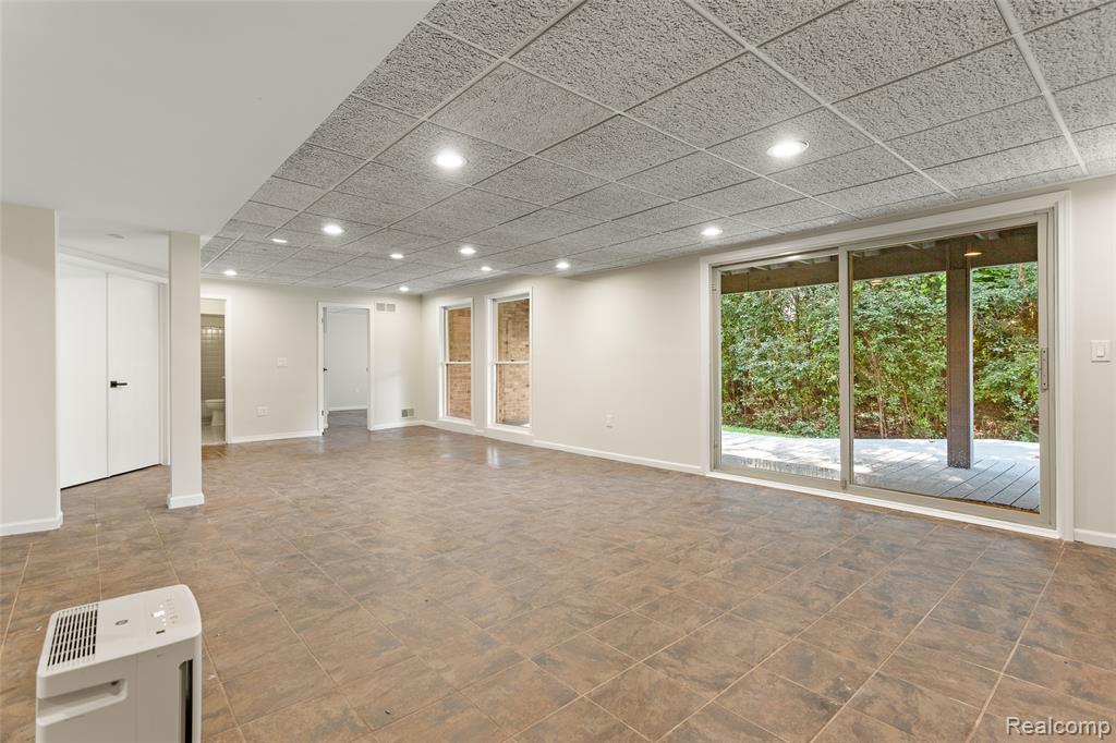 6890 Duchess Court, Troy, MI 48098 — Photo 45