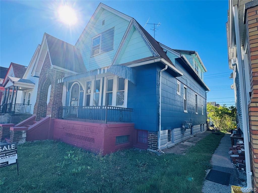11667 Mitchell Street, Hamtramck, MI 48212 — front exterior