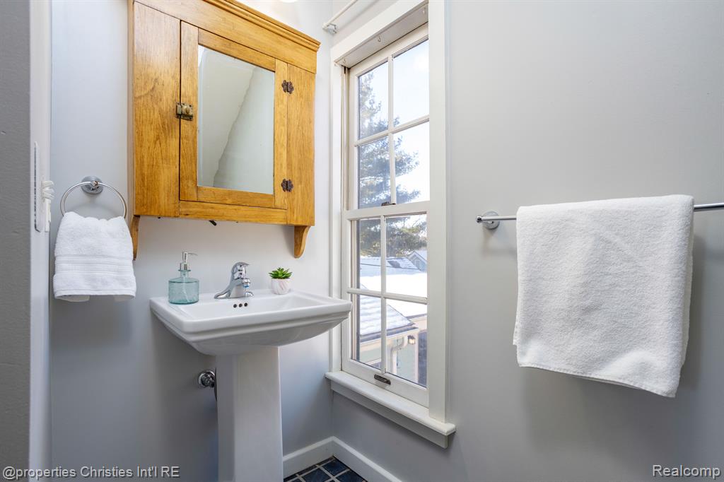 431 Cabinet Street, Milford, MI 48381 — Photo 28