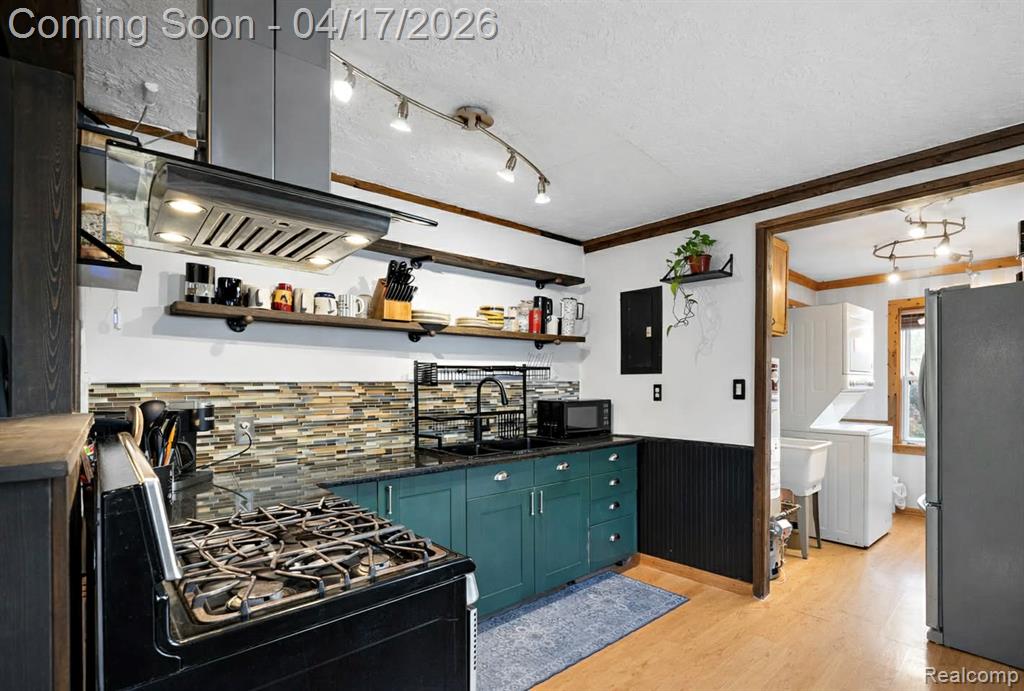 569 E Guthrie Avenue, Madison Heights, MI 48071 — Photo 9