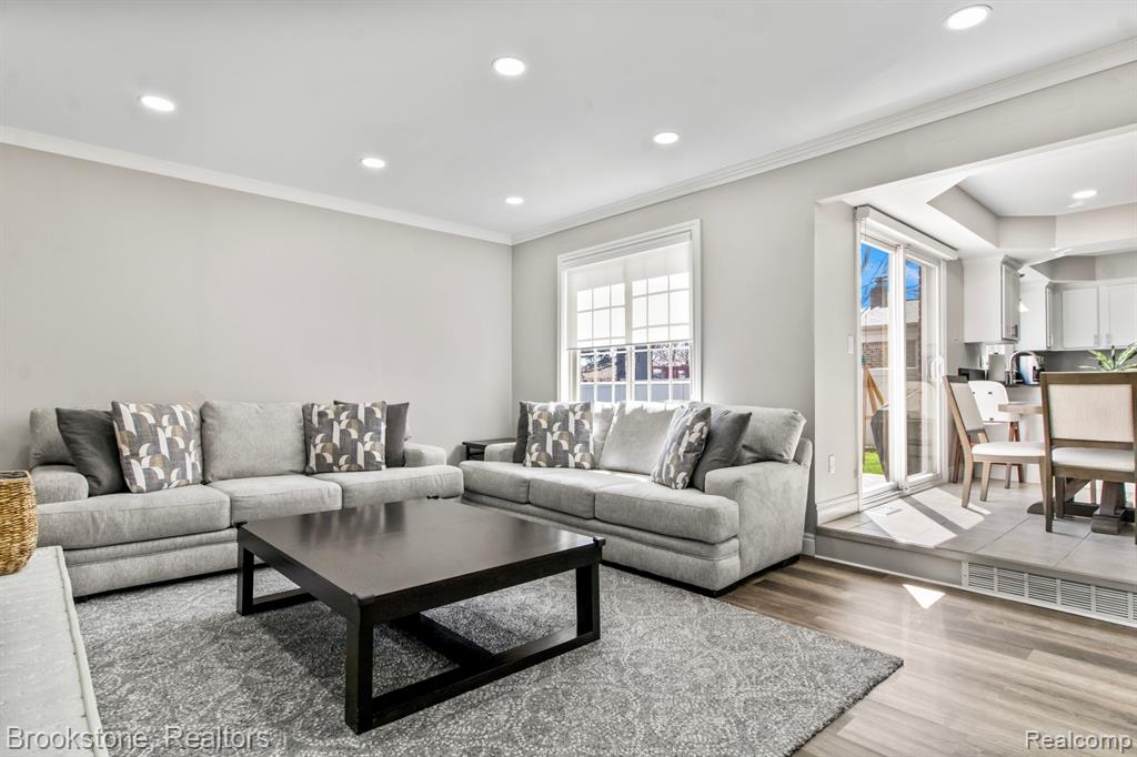42838 FREEPORT Drive, Sterling Heights, MI 48313 — Photo 25
